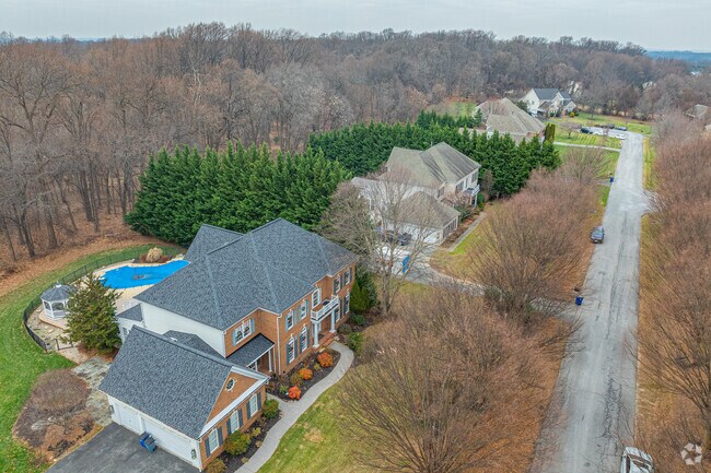 There are many estates with larger plots of land in Glenelg, Maryland.