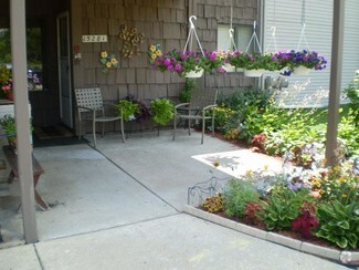 15223 S Plaza Dr, Taylor, MI 48180