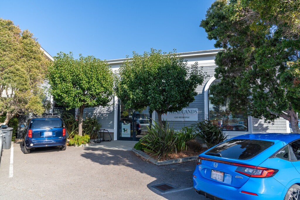 Headlands Preparatory School serves students in the Sausalito community.