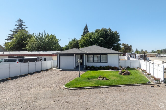 Arbuckle offers a wide variety of housing styles, making it easy for anyone to find a place to call home.