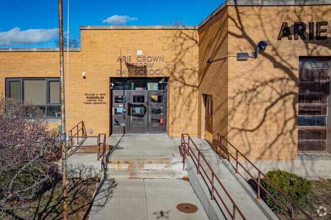 Arie Crown Hebrew Day School