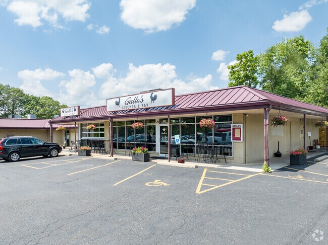 Gallo’s Kitchen and Bar in Scioto Trace is a neighborhood favorite.