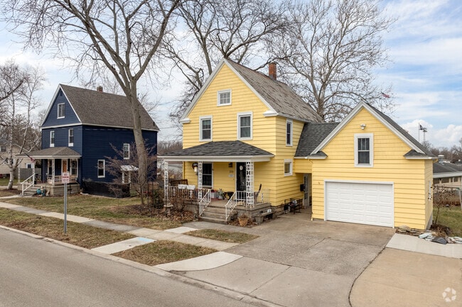 Colorful American Foursquare homes stand out in Amherst.