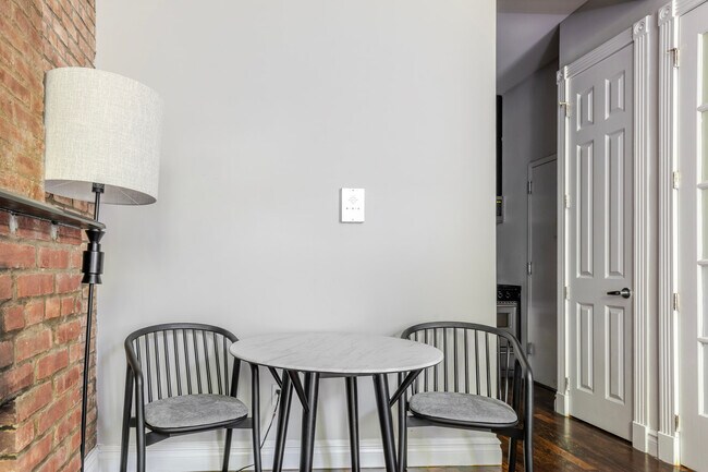 562 Hudson St unit FL4-ID2055, New York, NY 10014 - photo 4