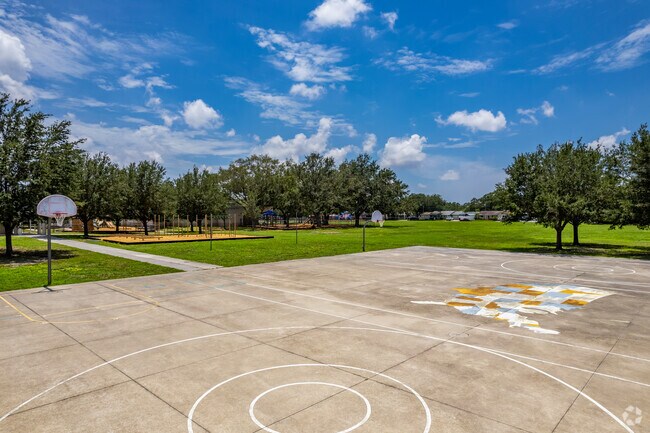 Lynch elementary school has basketball courts on campus.