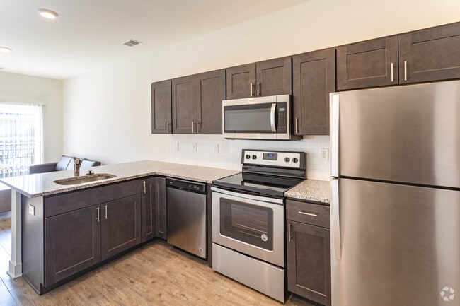 1 BR, 1 BA - Superior - 613 SF