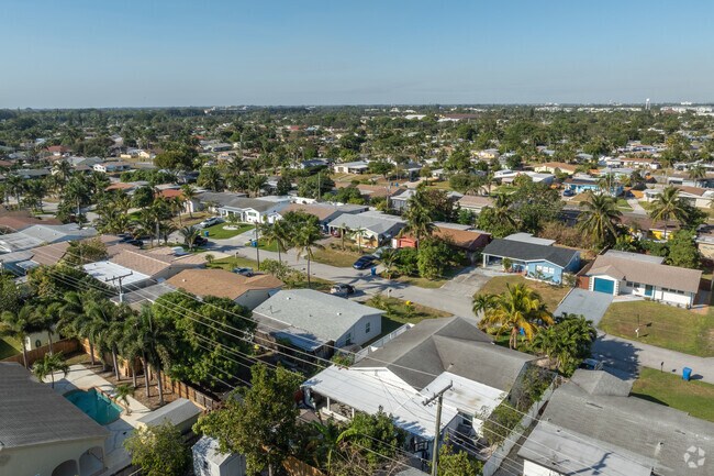 Lantana Pines offers a quiet, slow-paced beach town in the middle of South Florida.