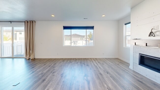 4578 W 1150 S, Clearfield, UT 84015 - photo 3