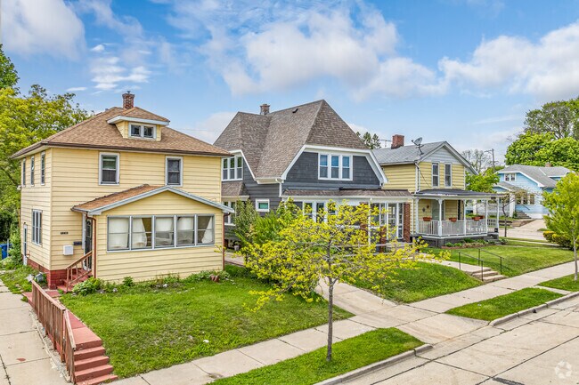 American Foursquare homes can be found in Uptown-The Junction.