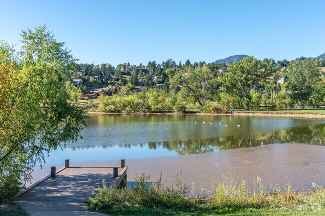 Viele Lake serves as the serene heart of Table Mesa, perfect for unwinding in nature.