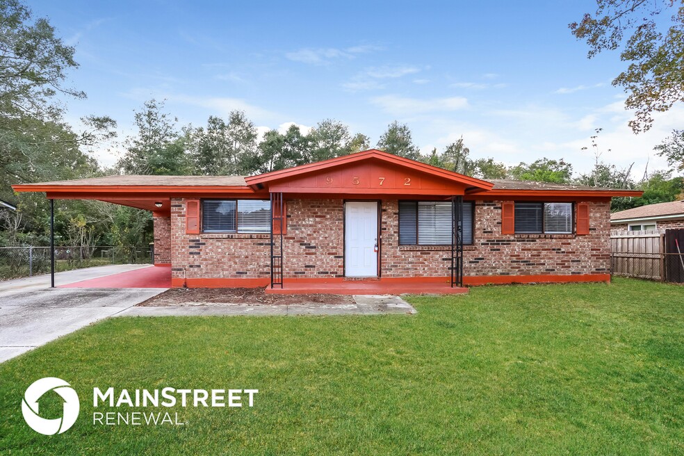 9572 Spottswood Rd W, Jacksonville, FL 32208 - photo 1