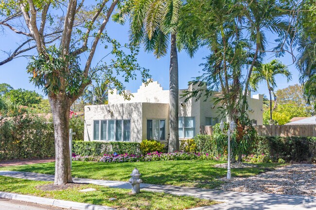 Flamingo Park is known for its beautiful Spanish Revival homes.