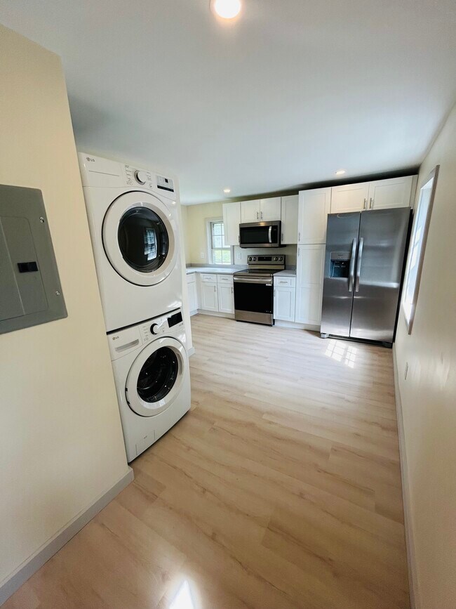 50 King St Unit 3, East Greenwich, RI 02818