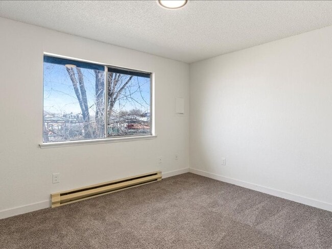 Kamden Court: Leasing Specials! Great location in Kennewick!, Kennewick, WA 99336 - photo 4
