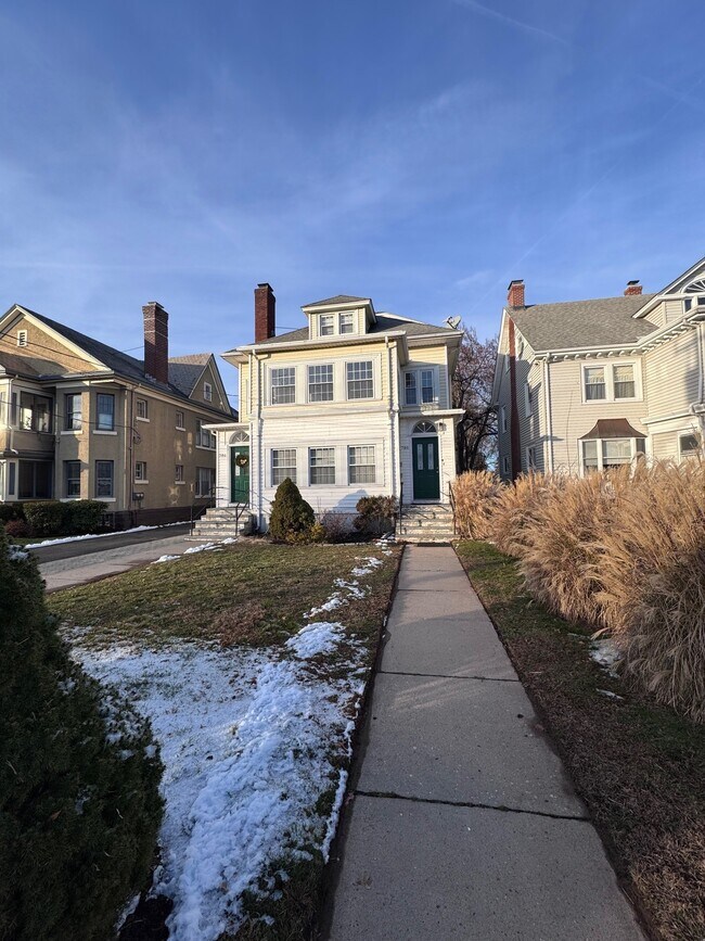 786 Farmington Ave, West Hartford, CT 06119