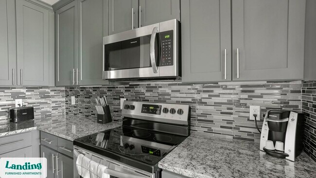 18101 Point Lookout Dr unit 473, Nassau Bay, TX 77058 - photo 6