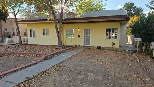 44655 Fig Ave unit 3, Lancaster, CA 93534 - photo 2
