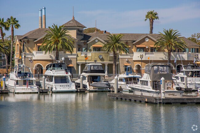 Downtown Pittsburg is a boater's paradise.