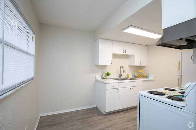 Dining - 2BR, 1BA - 950SF -7700 Starkey Rd Seminole, FL 33777