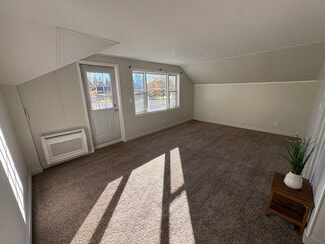 246 Schwartz Rd Unit Upper, Lancaster, NY 14086