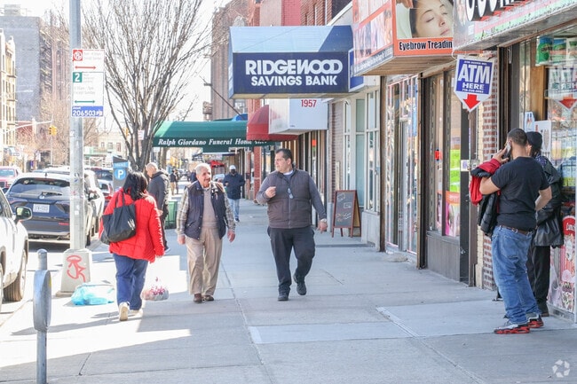 Middletown-Pelham Bay is a calm neighborhood with a culturally diverse community.
