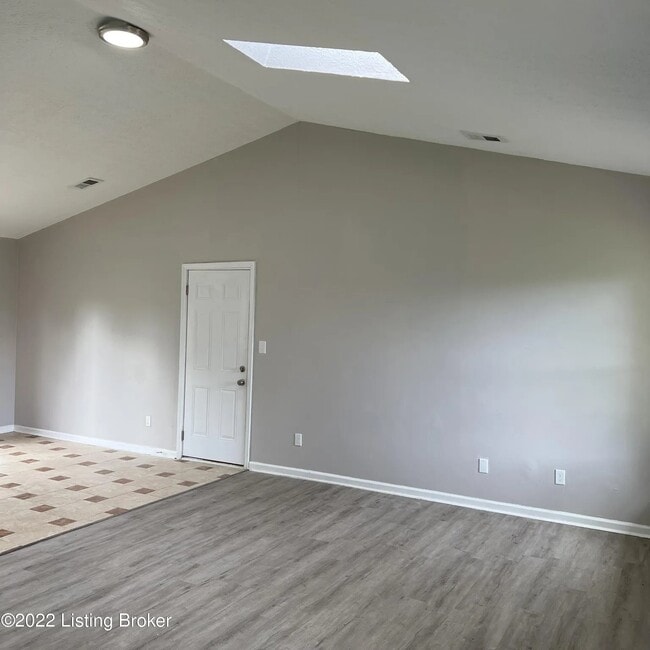 4613 Beechbrook Rd, Louisville, KY 40218 - photo 3