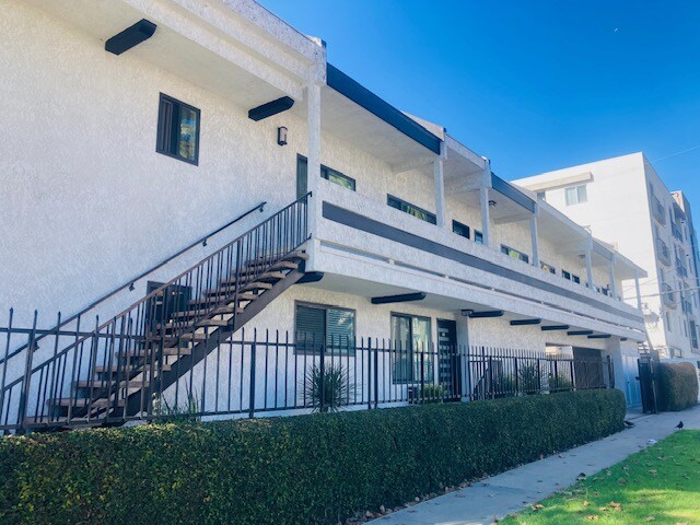 11905 Avon Way unit 103, Los Angeles, CA 90066 - photo 3