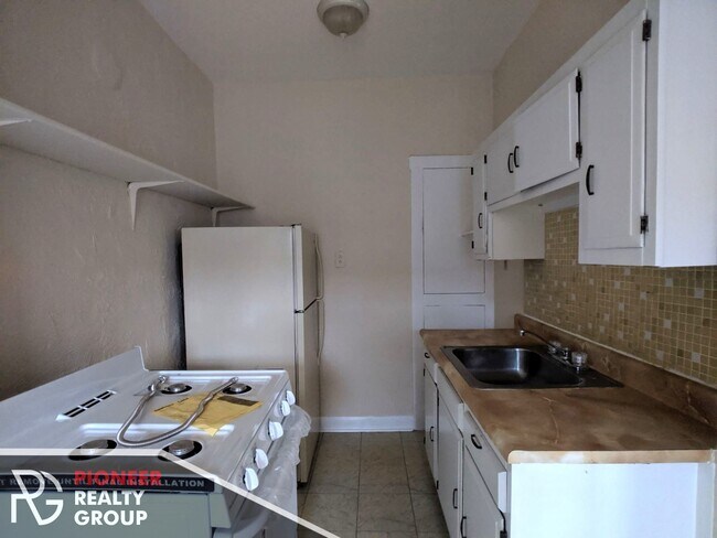 2234 W Wilson Ave unit 211, Chicago, IL 60625 - photo 5
