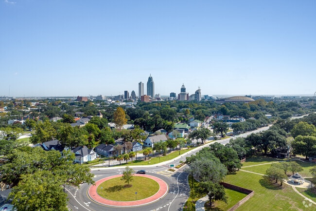 Close to the Downtown action is the Oakdale neighborhood.