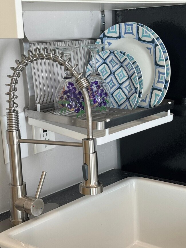 313 S Rios Ave unit Solana studio, Solana Beach, CA 92075 - photo 3