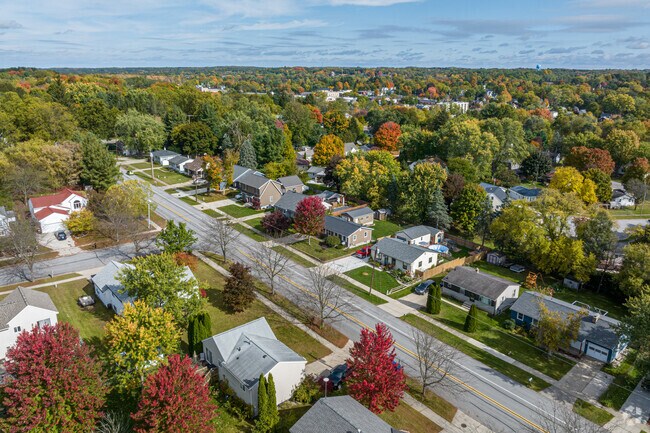 Rockford is a charming small town 10 miles north of the city of Grand Rapids.