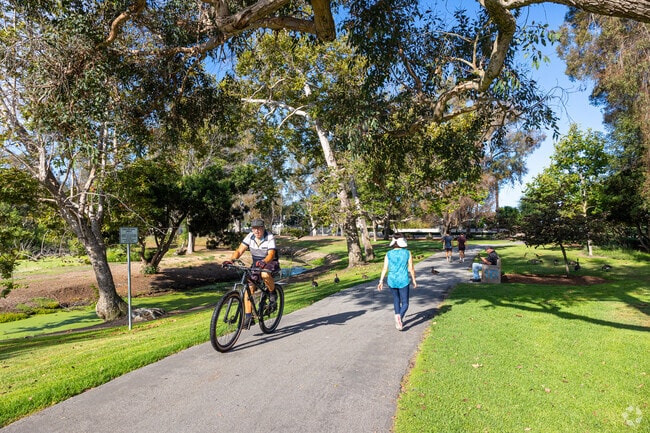 Lakes and shade trees at Central Park add green space near Edwards Hill.