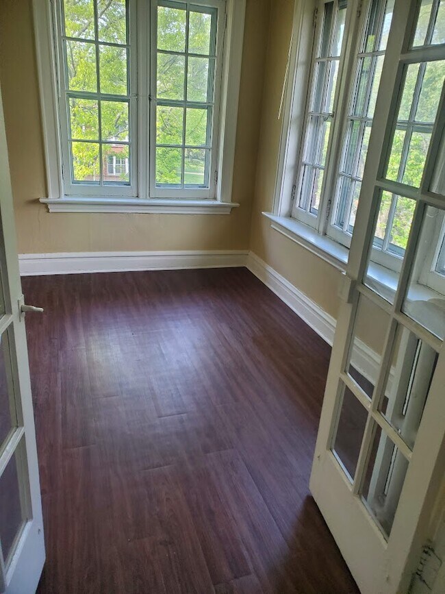 921 de Mun Ave unit 2N, Saint Louis, MO 63105 - photo 3