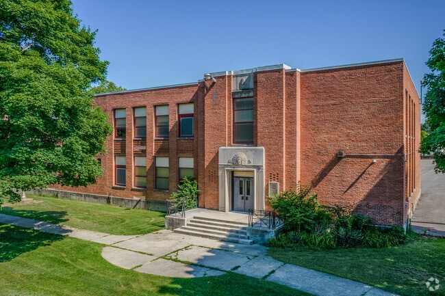Indian Springs Elementary School is located off of E Henderson Rd. in Clintonville.