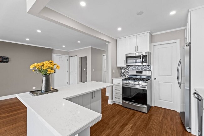 327 Wildberry Ct unit 2C, Schaumburg, IL 60193 - photo 4