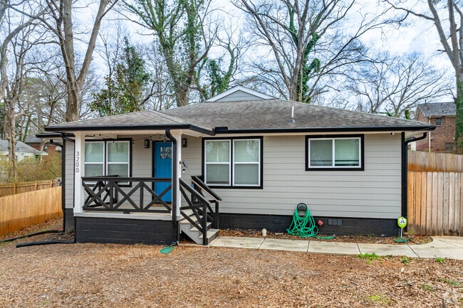 Crasftman styled vintage homes are found in the Center Park neighborhood.