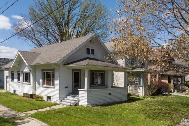 Fairview Area streets mix single-story and two-story homes near Lansing’s Eastside.