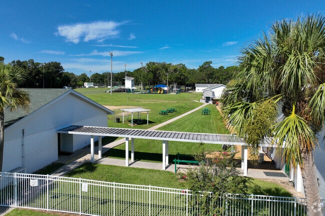 Students at Ocala Christian Academy can take lunch outside.