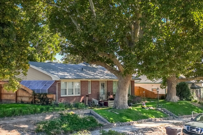 Single story homes in Parma make a great home for smaller families.