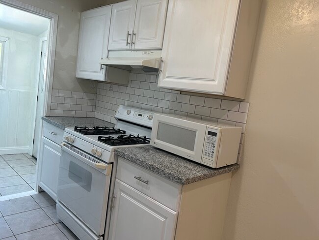 245 W Elm Ave unit 2 - Detached Home, Burbank, CA 91502 - photo 7