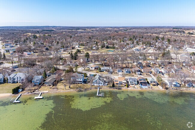 Lakefront cottages & lodge-style homes range from roughly $475,000 to $2 million in Salem Lakes.