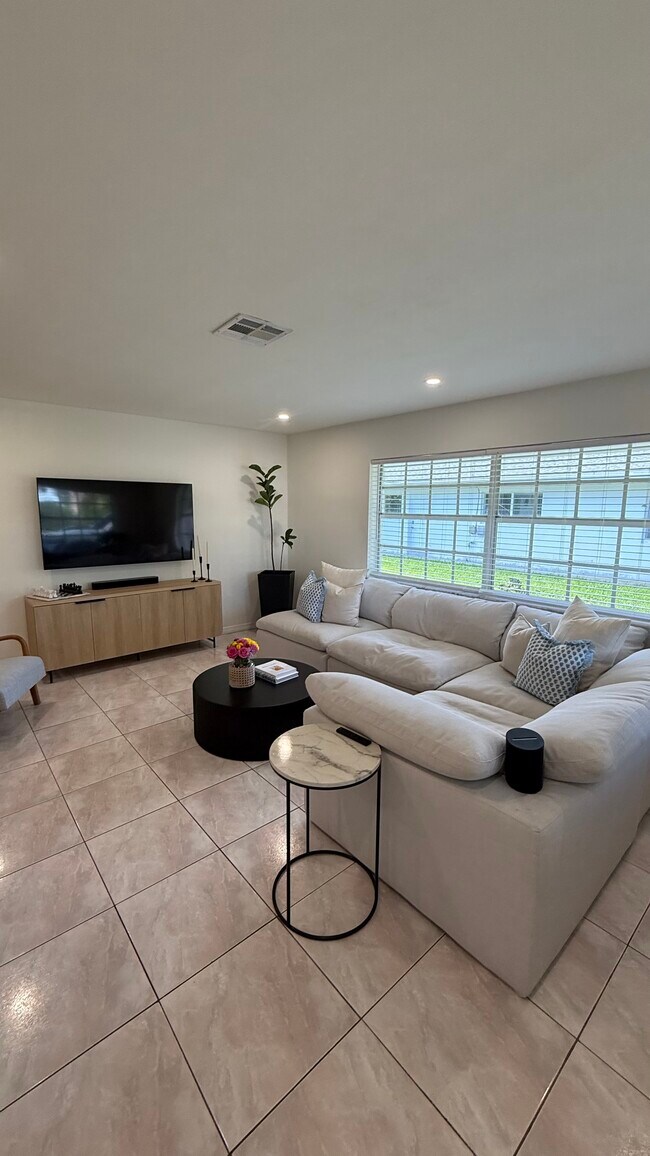 3021 Albatross Rd unit 3021 Albatross Rd, Delray Beach, FL 33444 - photo 7