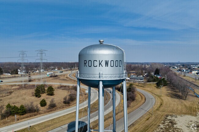 Interstate I-75 runs through the center of the community of Rockwood.
