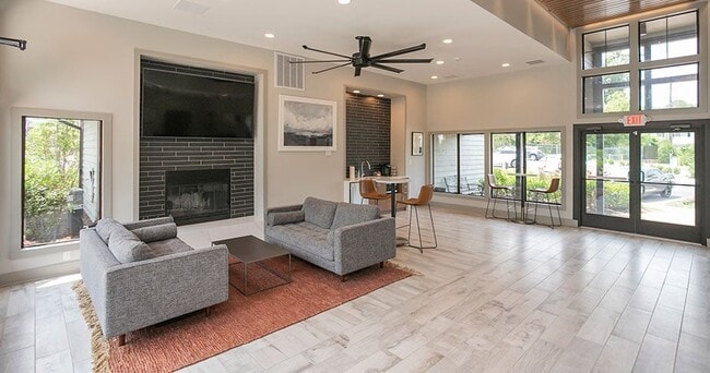 Residences at Glenview Reserve Apartment Homes, Nashville, TN 37217 - photo 4