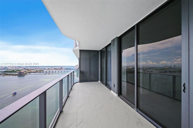 Aria Reserve - Aria Reserve Miami unit 3403, Miami, FL 33137 - photo 5