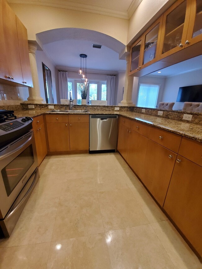 4907 Bayshore Blvd, Tampa, FL 33611 - photo 3