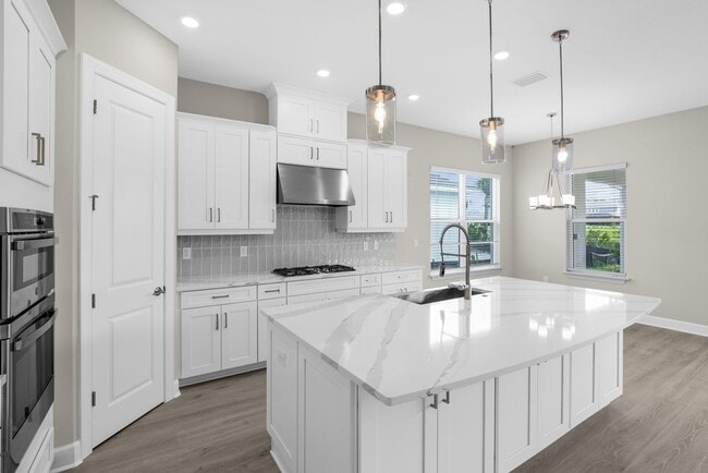 8100 Moonbeam Ave, Sarasota, FL 34241 - photo 3