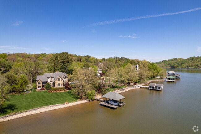 Lakefront Homes on the Outer Edges of Hickory Hills at the End of Wright's Ferry
