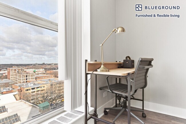 5600 N Sheridan Rd unit FL11-ID652, Chicago, IL 60660 - photo 4