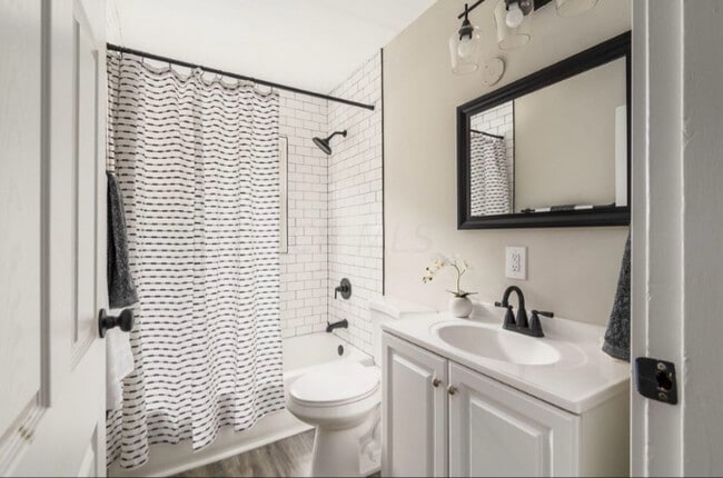 1855 Jermain Dr, Columbus, OH 43219 - photo 4